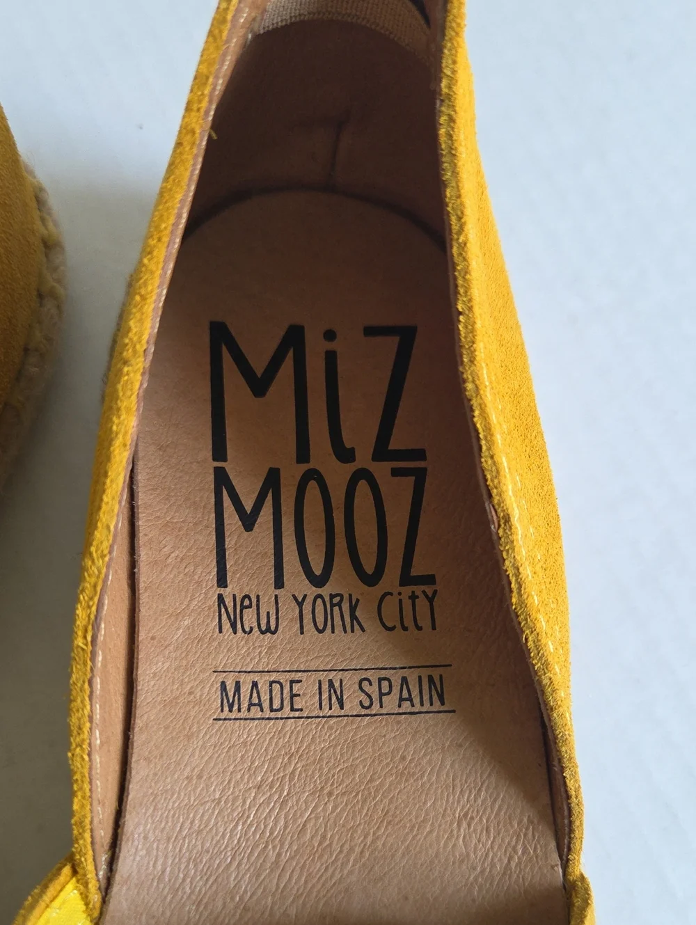 N/A comfortable yellow
